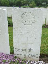 Etaples Military Cemetery - Young, Alfred Chalmers