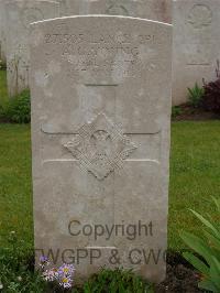 Etaples Military Cemetery - Young, Andrew George