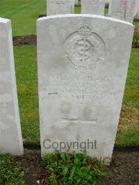 Etaples Military Cemetery - Young, Charles