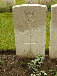 Etaples Military Cemetery - Young, Edward Doveton Carter