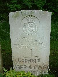 Etaples Military Cemetery - Young, John Phillip