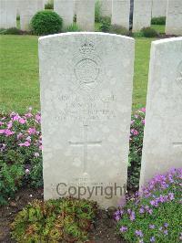 Etaples Military Cemetery - Young, John Samuel