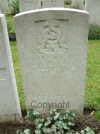 Etaples Military Cemetery - Yuill, R