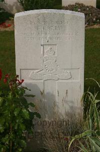 Tincourt New British Cemetery - Barry, F
