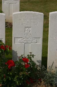 Tincourt New British Cemetery - Bennett, H R