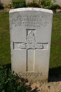 Tincourt New British Cemetery - Bradley, T
