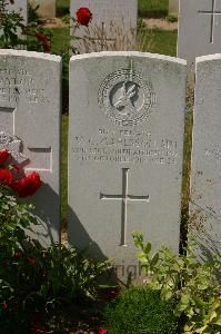 Tincourt New British Cemetery - Carlsson, V C