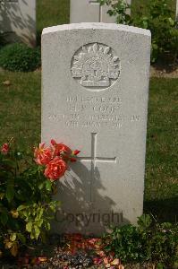 Tincourt New British Cemetery - Cook, H R