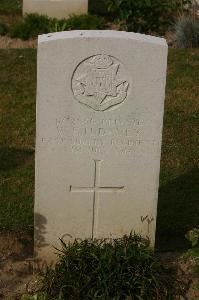 Tincourt New British Cemetery - Davey, W E H