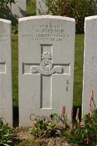 Tincourt New British Cemetery - Dickson, T W