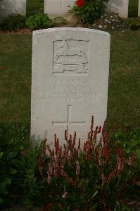 Tincourt New British Cemetery - Field, R Francis