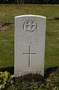 Tincourt New British Cemetery - Flower, T C