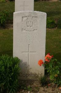 Tincourt New British Cemetery - Gee, L G E