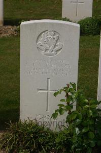 Tincourt New British Cemetery - Holliday, Lewis John Oliver
