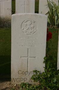 Tincourt New British Cemetery - Holmes, W