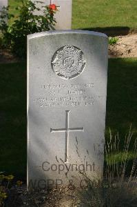 Tincourt New British Cemetery - Jones, W C