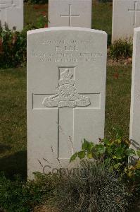 Tincourt New British Cemetery - Lee, E