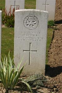 Tincourt New British Cemetery - Levick, H