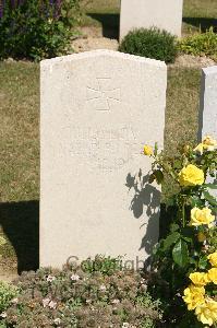 Tincourt New British Cemetery - Lion, Julius