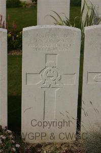 Tincourt New British Cemetery - Lonsdale, T N