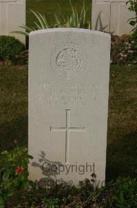 Tincourt New British Cemetery - Lowes, M