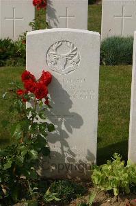 Tincourt New British Cemetery - MacLeay, L