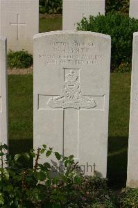 Tincourt New British Cemetery - Moltt, W H