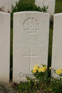 Tincourt New British Cemetery - Moon, Leslie Laurence