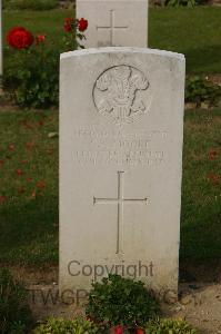 Tincourt New British Cemetery - Moore, G A
