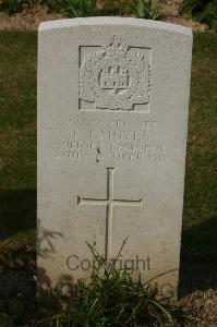 Tincourt New British Cemetery - Moyes, F J