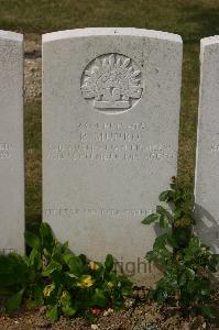 Tincourt New British Cemetery - Munro, Roy