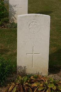 Tincourt New British Cemetery - Nicholson, C R