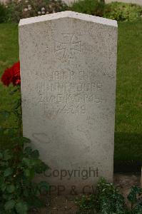 Tincourt New British Cemetery - Nunnendorf, Heinrich