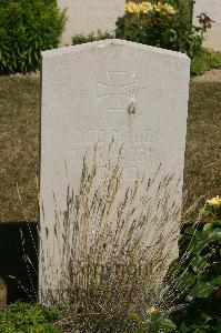 Tincourt New British Cemetery - Pflug, Otto