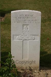 Tincourt New British Cemetery - Richardson, R