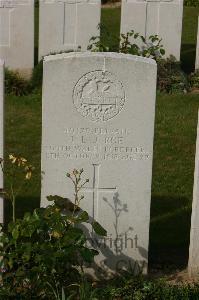 Tincourt New British Cemetery - Roe, L L J
