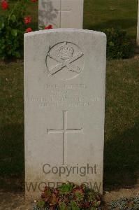 Tincourt New British Cemetery - Rogan, T