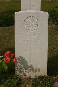 Tincourt New British Cemetery - Rogers, R F