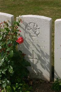 Tincourt New British Cemetery - Ross, L G