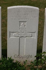 Tincourt New British Cemetery - Rowe, E