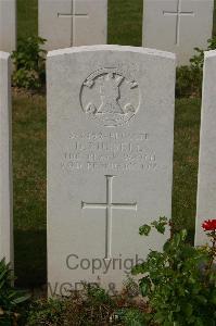 Tincourt New British Cemetery - Russell, D