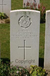 Tincourt New British Cemetery - Scales, E H