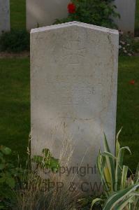 Tincourt New British Cemetery - Schute, Lucas