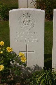 Tincourt New British Cemetery - Scowen, H W