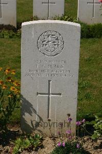 Tincourt New British Cemetery - Slade, Frank Gardiner