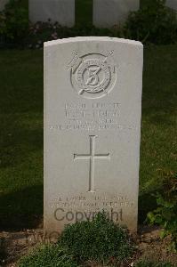 Tincourt New British Cemetery - Standing, Harry