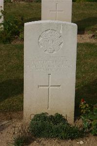 Tincourt New British Cemetery - Sutherland, P