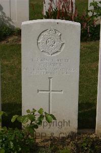 Tincourt New British Cemetery - Swift, W