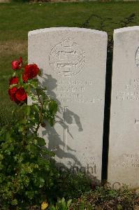 Tincourt New British Cemetery - Taylor, Herbert