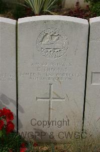 Tincourt New British Cemetery - Thomas, E